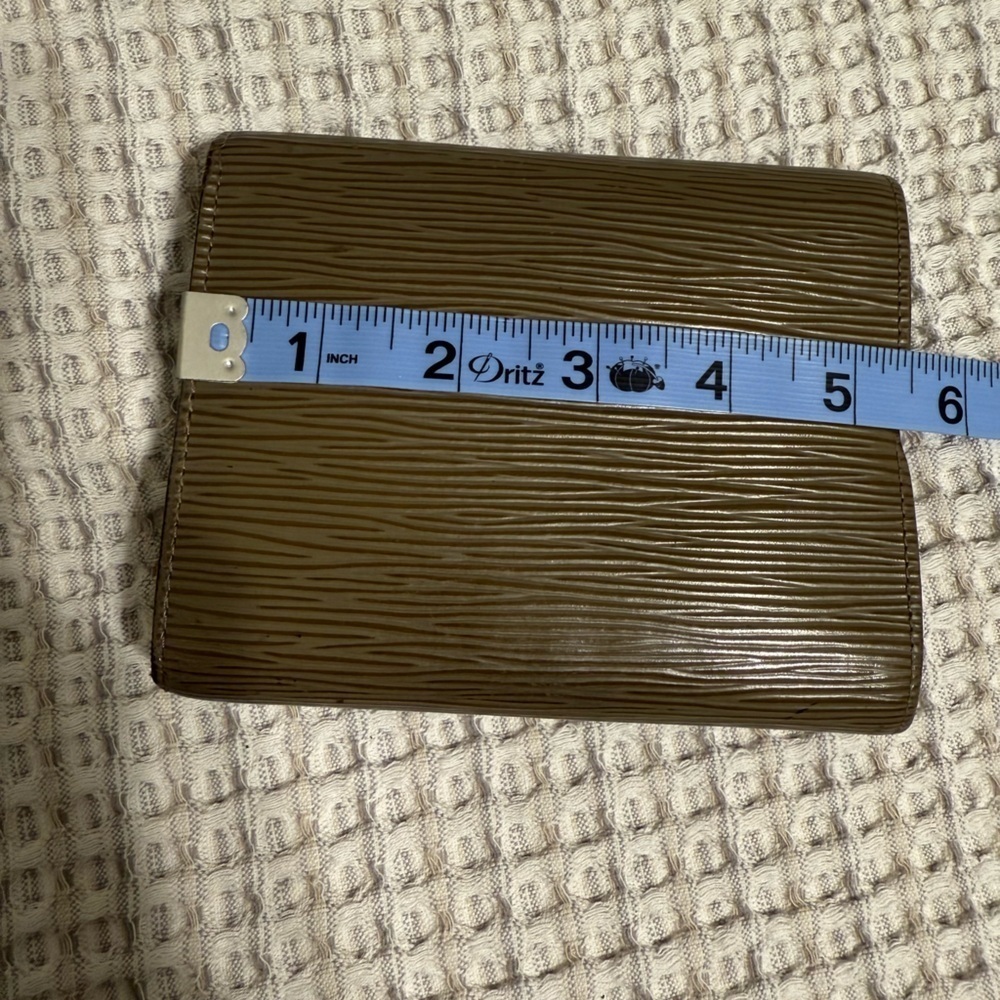 Louis Vuitton Epi Portefeuille Tri Fold - Picture 12 of 14